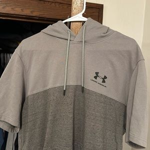 Under Armour XL Hooded T-Shirt